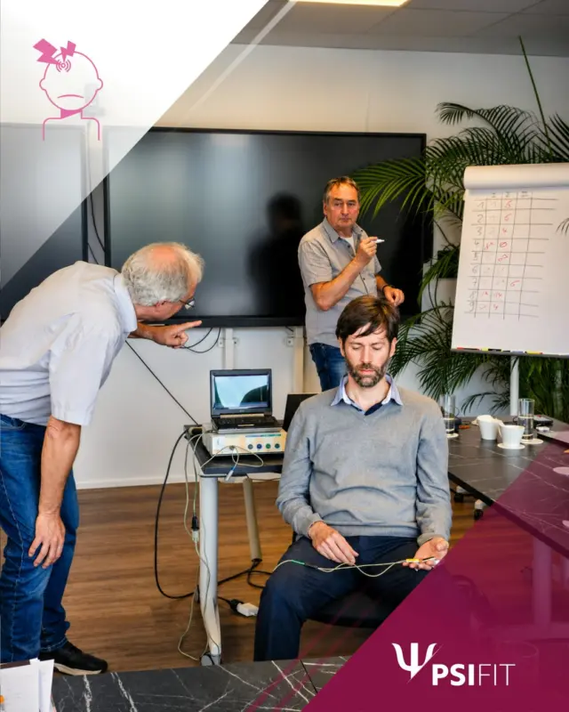Migräne ist weit mehr als nur Kopfschmerz. In unserer Fortbildung mit Prof. Dr. Peter Kropp und Dr. Uwe Niederberger stand die Frage im Mittelpunkt, welche neurobiologischen Prozesse hinter Migräne stehen und welche psychotherapeutischen Ansätze in der Behandlung sinnvoll eingesetzt werden können.

Anschaulich wurde vermittelt, welche aktuellen Erkenntnisse zur Neurobiologie der Migräne vorliegen und wie sich diese auf das Verständnis und die Behandlung der Erkrankung auswirken. Dabei wurden verbreitete Vorstellungen kritisch beleuchtet und wissenschaftliche Zusammenhänge verständlich dargestellt.

Darüber hinaus erhielten die Teilnehmenden Einblicke in psychotherapeutische Interventionsmöglichkeiten sowie in den Einsatz von Biofeedback als unterstützende Methode. Die Verbindung aus wissenschaftlicher Fundierung und Praxisbezug bot zahlreiche Anregungen für die therapeutische Arbeit mit Menschen, die unter Migräne leiden.

Ein herzliches Dankeschön an Prof. Dr. Peter Kropp und Dr. Uwe Niederberger für die fundierte und praxisnahe Vermittlung sowie an alle Teilnehmenden für ihr Interesse und den engagierten fachlichen Austausch. Wir freuen uns darauf, auch künftig Fortbildungen anzubieten, die aktuelle wissenschaftliche Erkenntnisse mit konkreten Impulsen für die Praxis verbinden.

Buchen Sie jetzt! Anmeldungen erbitten wir bevorzugt über unsere Webseite (http://www.psifit.de), sind aber auch per E-Mail, Fax und postalisch möglich. Den Link finden Sie auch direkt in unserer Bio.

#migräne

#PsiFit #Psychotherapie #wolfsburg #fortbildung #niedersachsen #ärztekammer #niedersachsen #psychologie #akademie