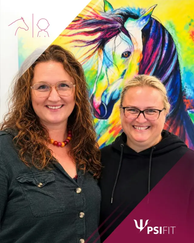 Manchmal sagt eine Begegnung mehr als viele Worte. In unserer Fortbildung mit Dipl.-Psych. Claudia Brüggemann stand die Mensch-Tier-Interaktion in der Psychotherapie im Mittelpunkt – und damit ein besonderer therapeutischer Zugang, bei dem das Pferd als sensibles Gegenüber eine wichtige Rolle einnimmt.

Pferde reagieren unmittelbar auf nonverbale Signale und können dadurch unbewusste emotionale Prozesse sichtbar machen. Die Fortbildung vermittelte Einblicke darin, wie diese besondere Form der Begegnung therapeutisch genutzt werden kann und welche Möglichkeiten sich daraus für den therapeutischen Prozess ergeben.

Die Fortbildung eröffnete eine spannende Perspektive auf therapeutische Prozesse jenseits der klassischen sprachlichen Kommunikation und bot wertvolle Impulse für das Verständnis tiergestützter therapeutischer Ansätze.

Ein herzliches Dankeschön an Dipl.-Psych. Claudia Brüggemann für die anschauliche und fachlich fundierte Vermittlung sowie an alle Teilnehmenden für ihr Interesse und den Austausch. Wir freuen uns auf weitere Fortbildungen, die neue Perspektiven auf Psychotherapie eröffnen.

Buchen Sie jetzt! Anmeldungen erbitten wir bevorzugt über unsere Webseite (http://www.psifit.de), sind aber auch per E-Mail, Fax und postalisch möglich. Den Link finden Sie auch direkt in unserer Bio.

#pferdegestützteTherapie #tiergestützteTherapie #psychotherapie #PsiFit #Psychotherapie #wolfsburg #fortbildung #niedersachsen #ärztekammer #niedersachsen #psychologie #akademie